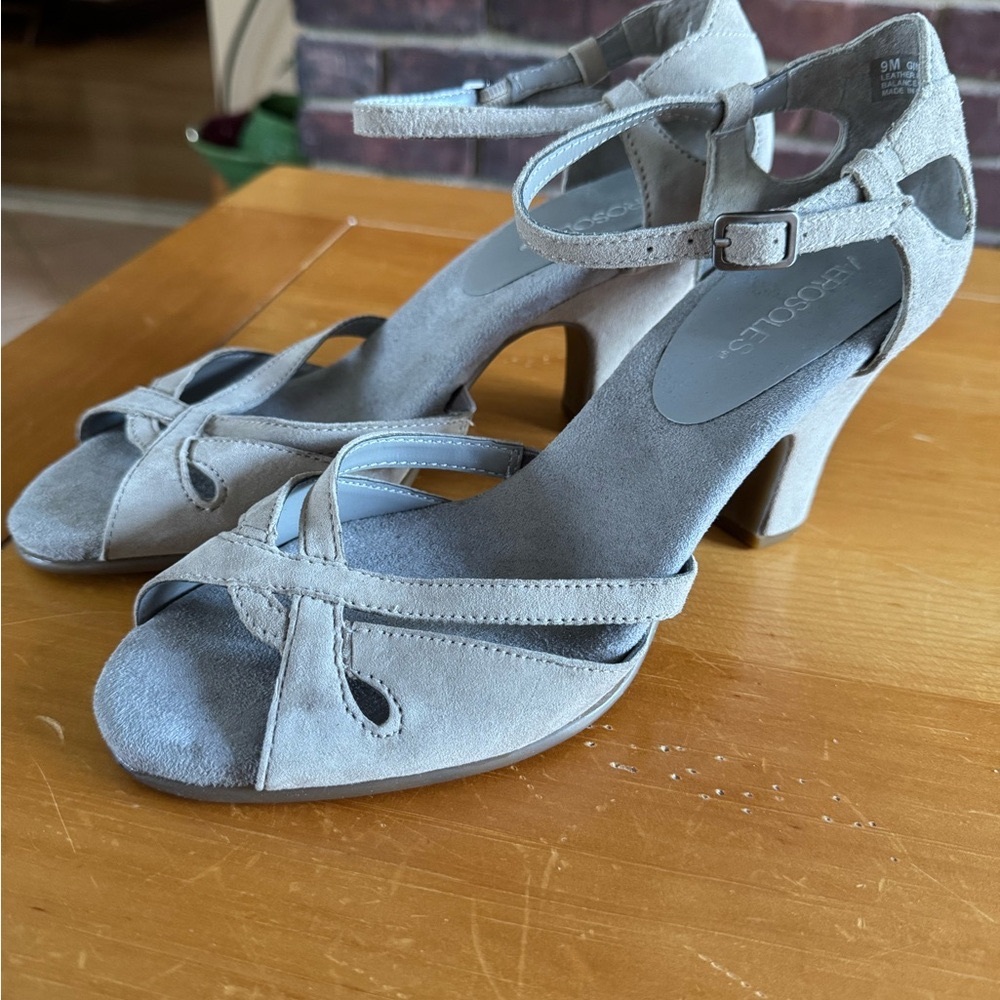 AEROSOLES Light Gray Women's Heels